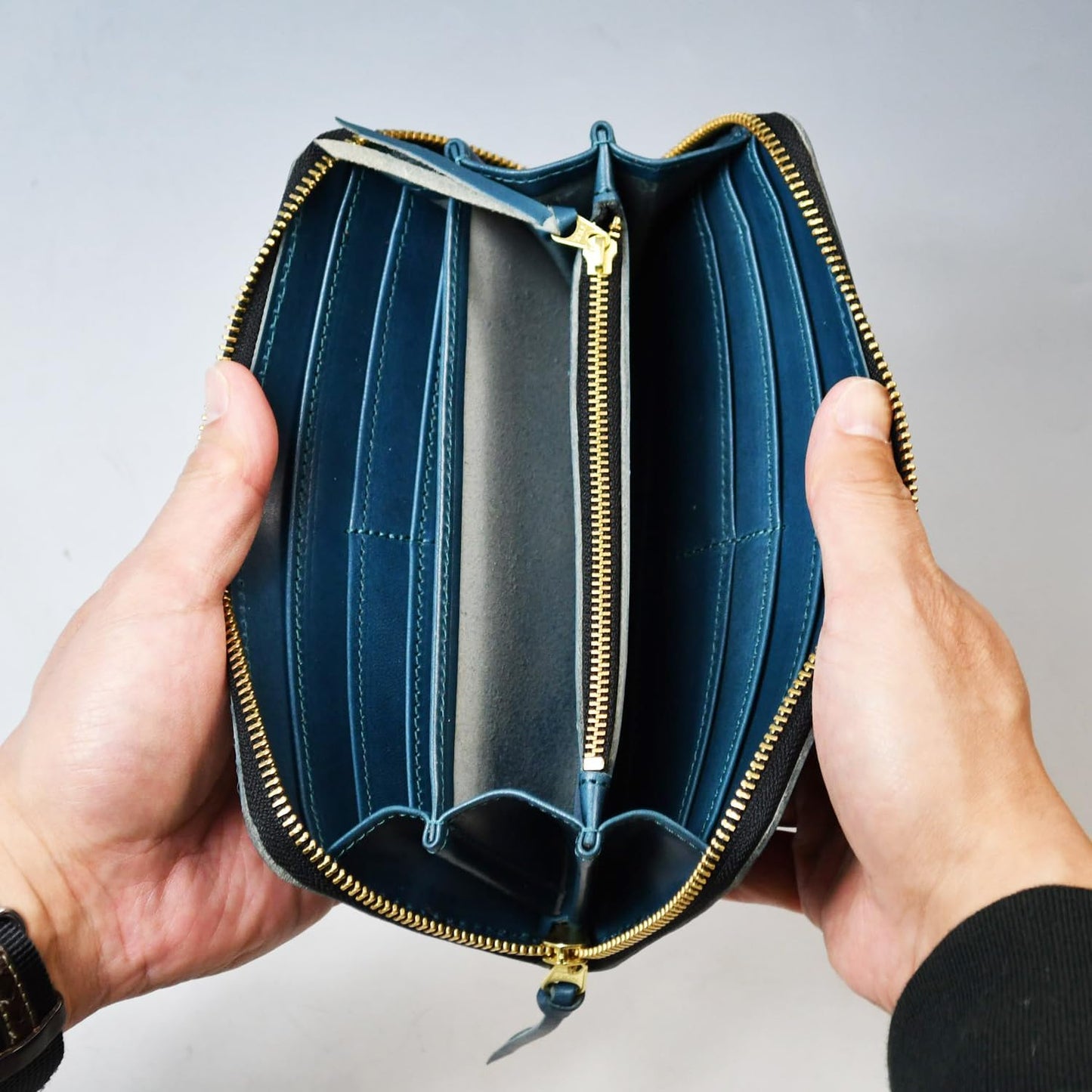 ラウンドファスナー長財布