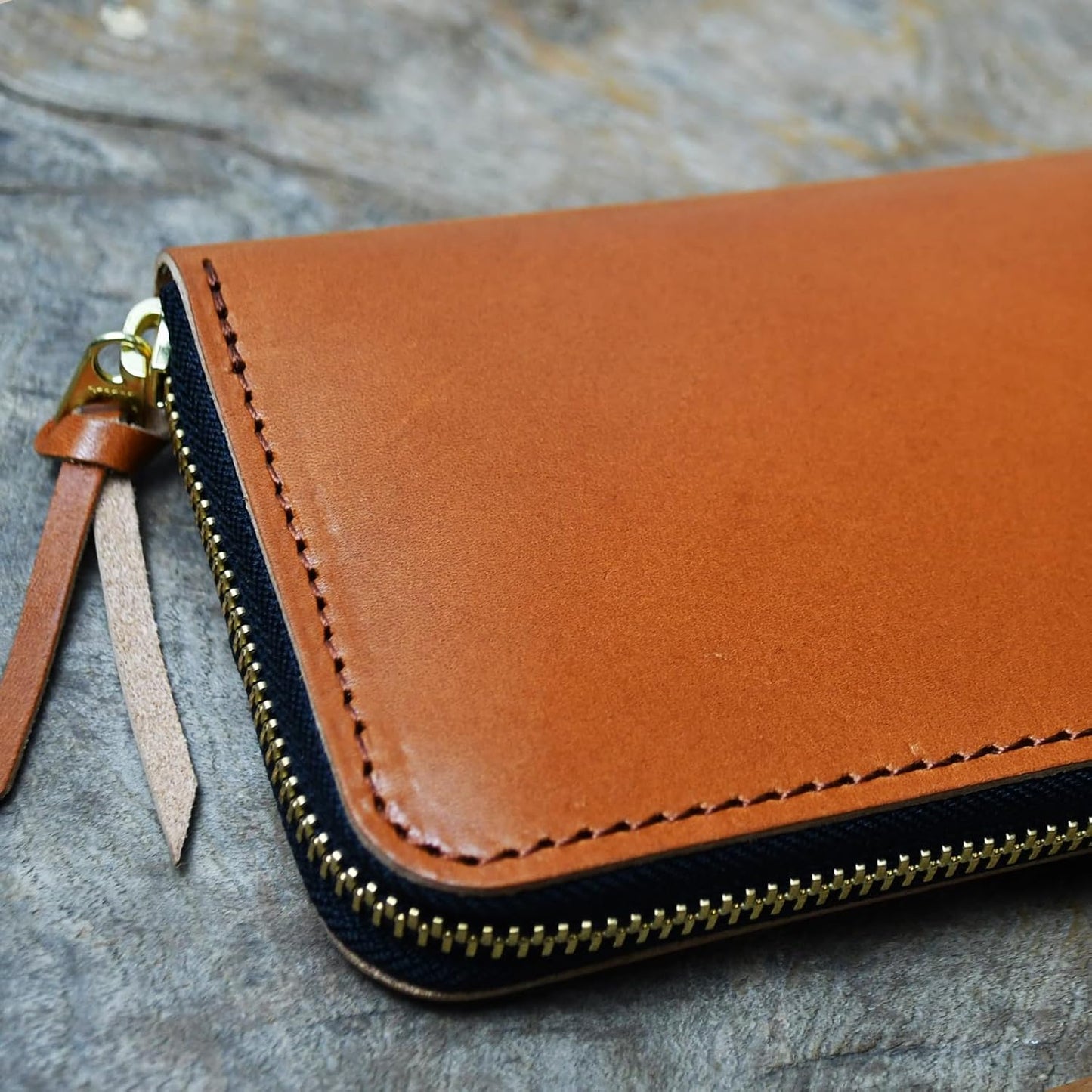 ラウンドファスナー長財布