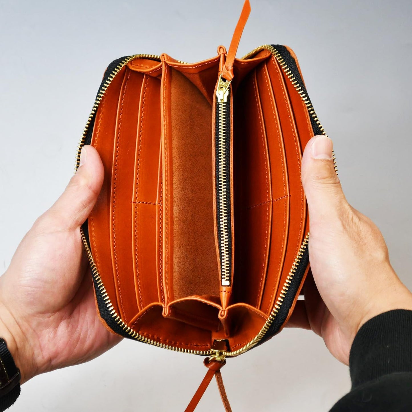 ラウンドファスナー長財布