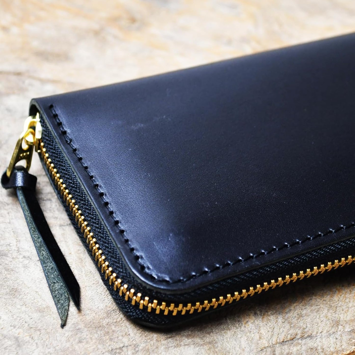 ラウンドファスナー長財布