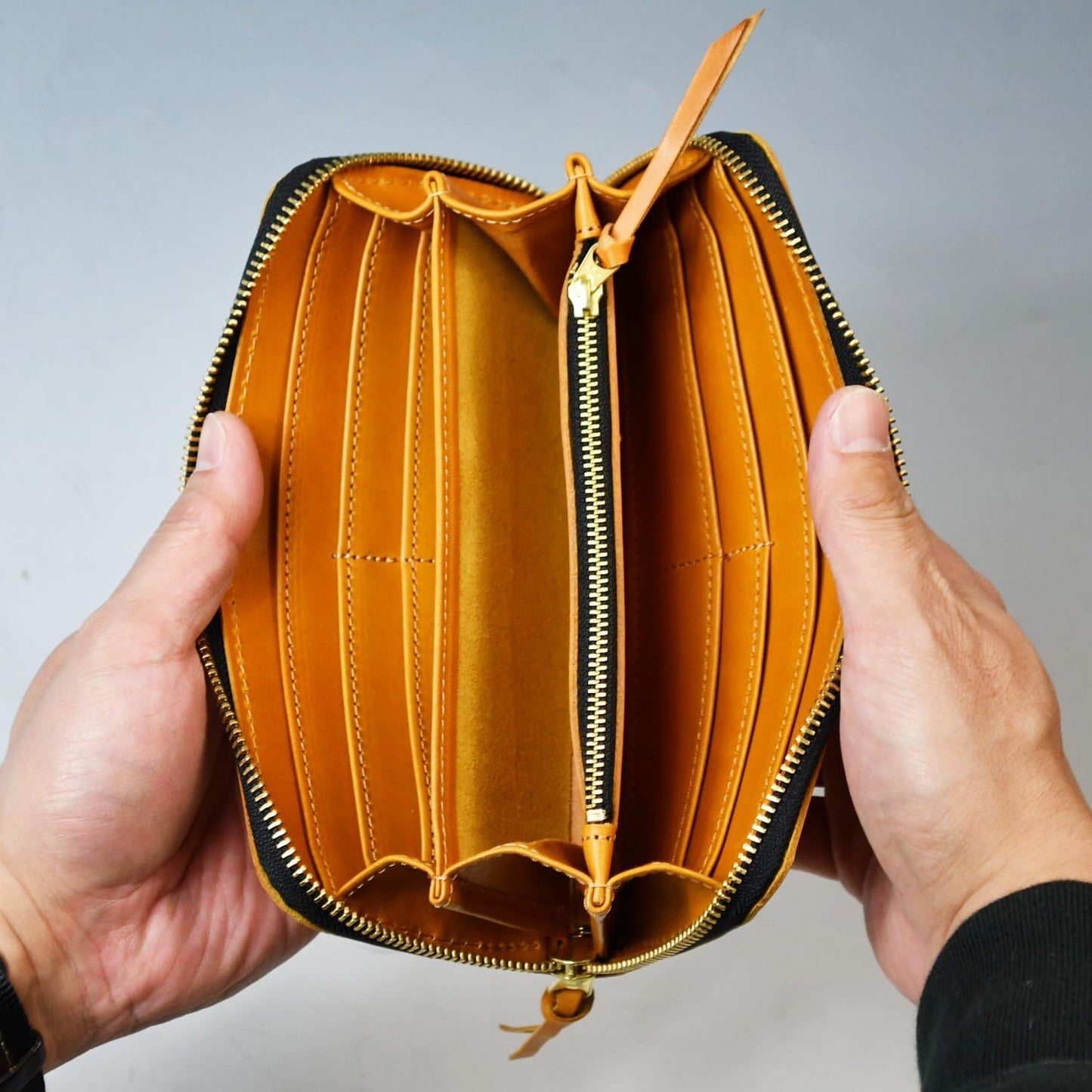 ラウンドファスナー長財布