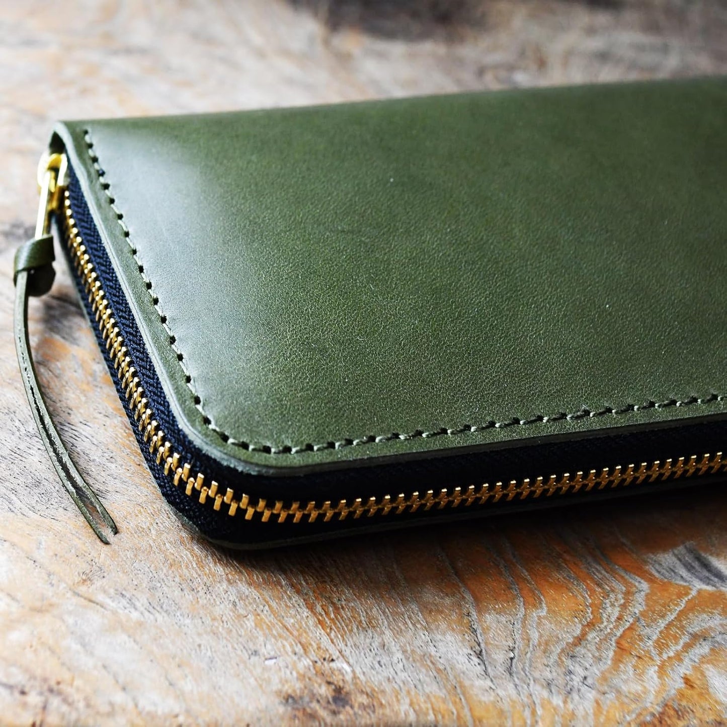 ラウンドファスナー長財布