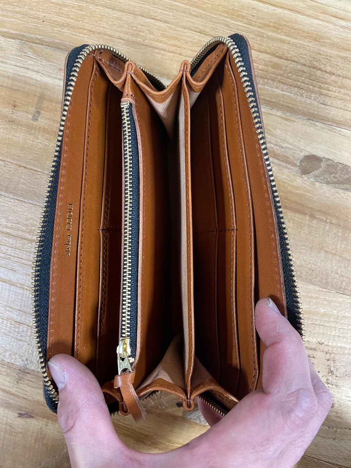 ラウンドファスナー長財布